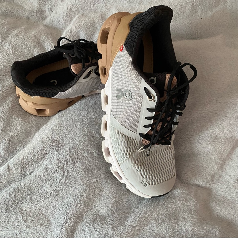 ON Cloud women’s Cloudflyer Grey-0 sneakers